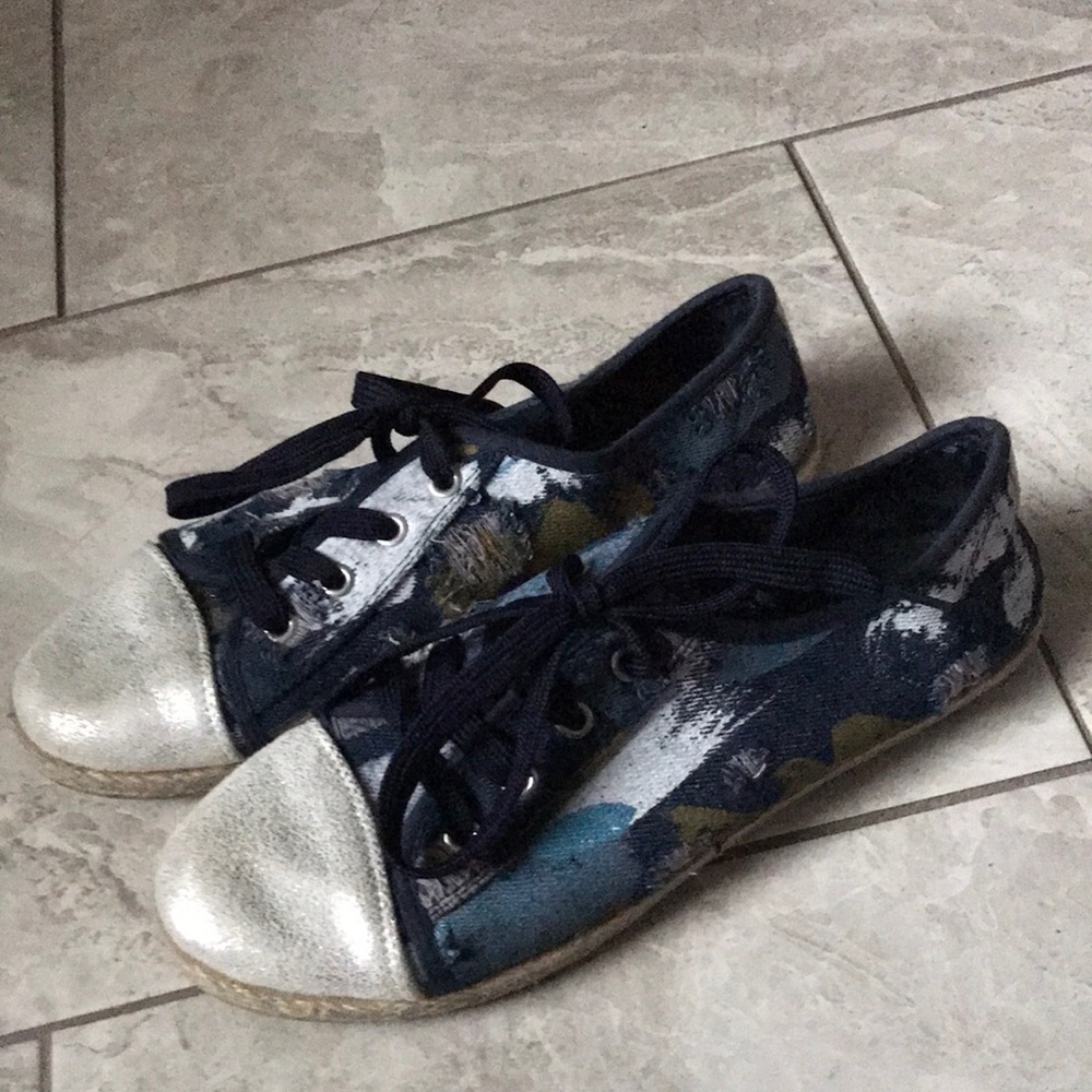 SOHO Women Denim Print/ Distressed Low Top Boho Shoes | 10